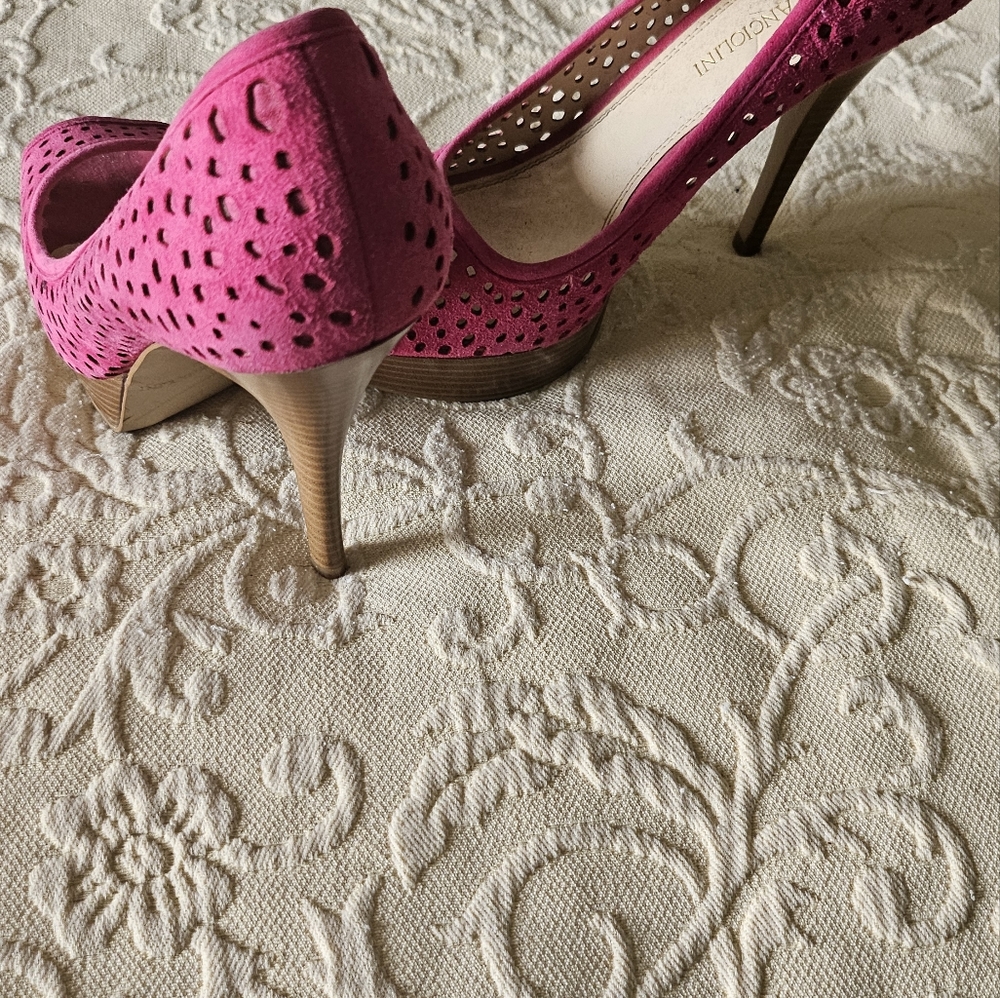 Pink, size 7.5 - Picture 2 of 5